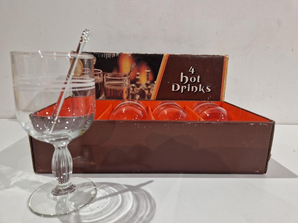 4 hot drinks glazen met mixer , stampertje.  Durobor made in, Verzamelen, Glas en Drinkglazen, Ophalen of Verzenden, Zo goed als nieuw