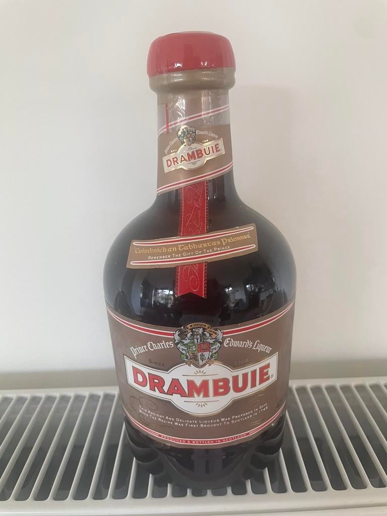 Vintage fles whisky Drambuie, Ophalen of Verzenden, Zo goed als nieuw