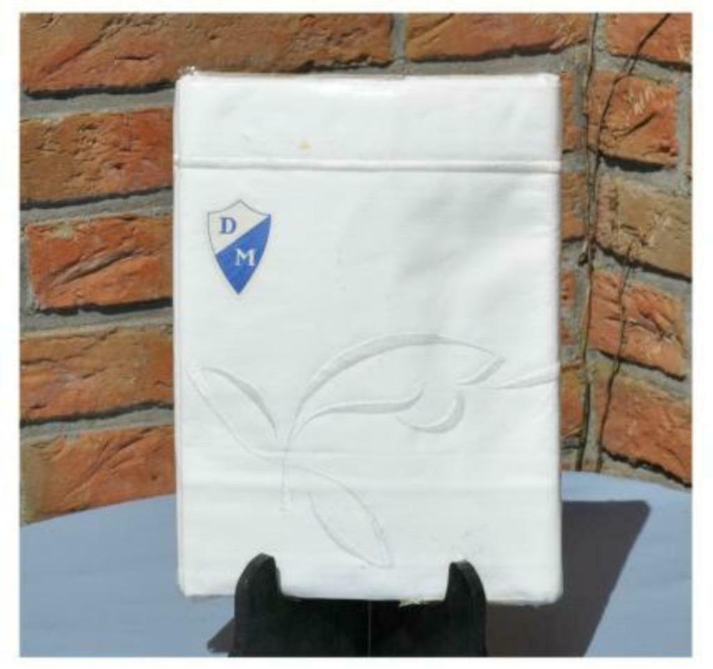 §2 taies blanche avec broderie blanche, Enlèvement ou Envoi, Neuf, Blanc, Drap-housse ou Taie d'oreiller