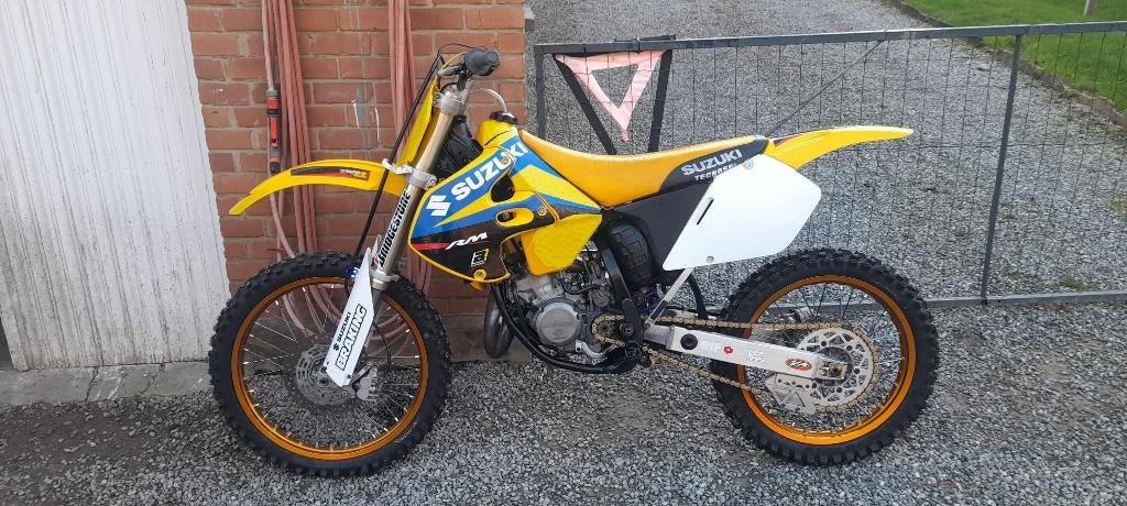 Susuki rm 125 1997 complètement restaure, Motoren, Motoren | Suzuki, Particulier, 1 cilinder, 12 t/m 35 kW, Crossmotor