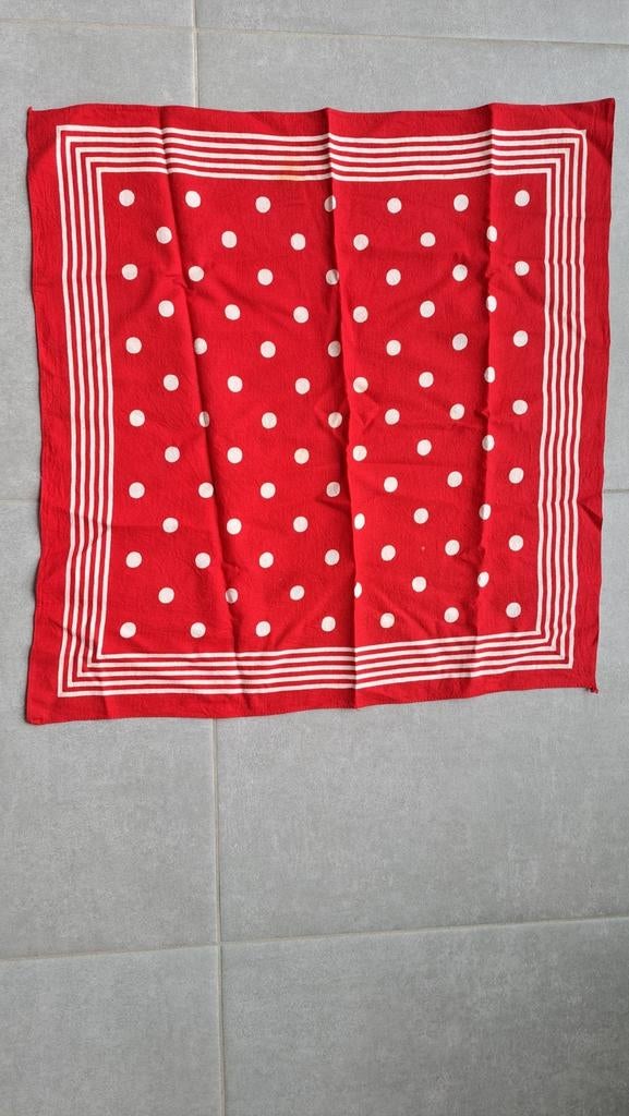Foulard mineur  55 x 55 cm, Vêtements | Femmes, Enlèvement ou Envoi