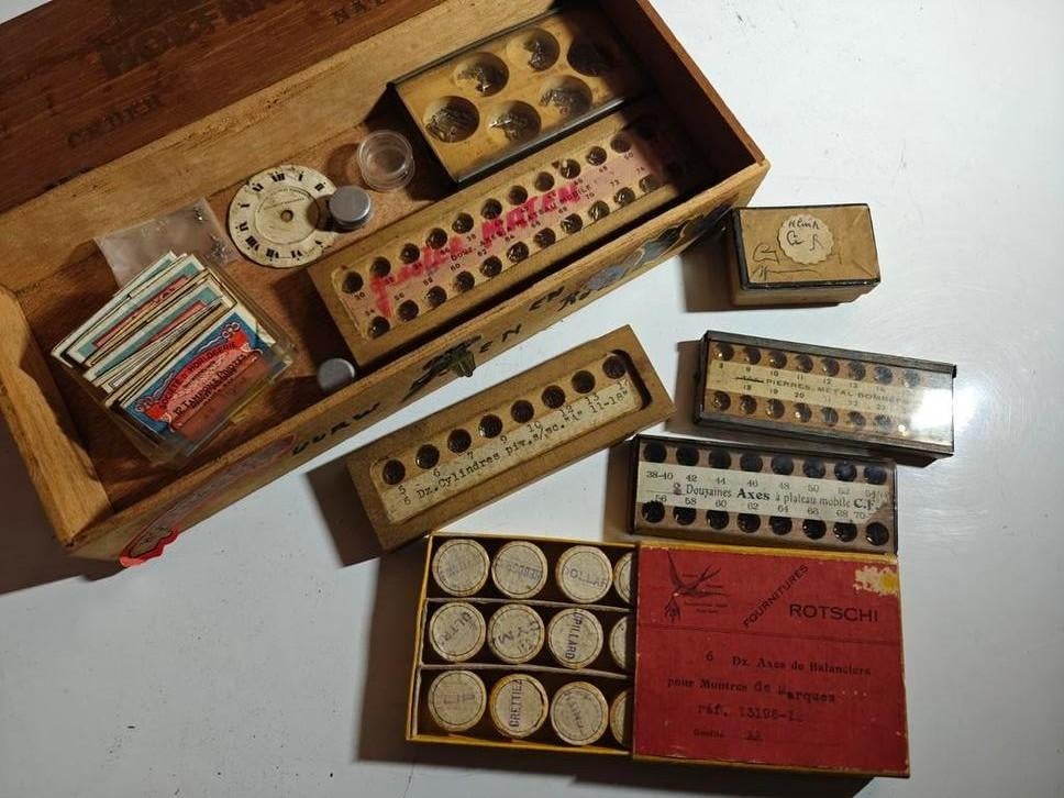 Antieke horloge onderdelen - assen rubis, Ophalen