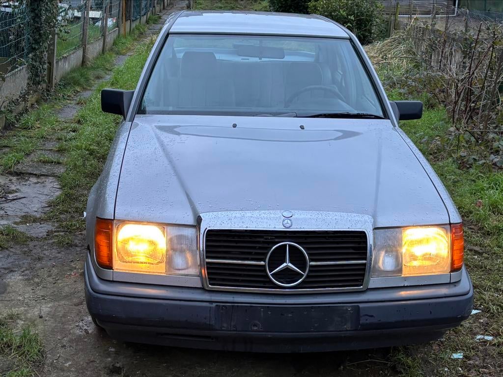 Mercedes Benz E200 Oldtimer Benzine 155000km Keuring voor v, Auto's, Automaat, 4 deurs, Particulier, Blauw