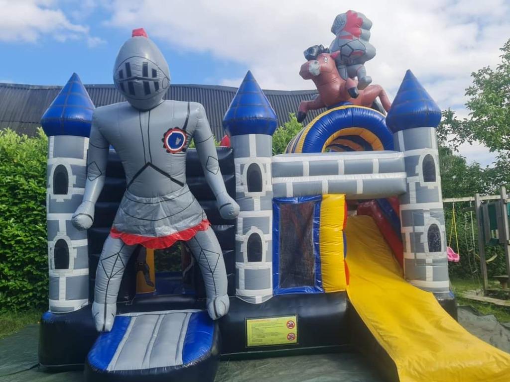 Multiplay ridder springkasteel te huur, Hobby en Vrije tijd, Ophalen of Verzenden, Zo goed als nieuw