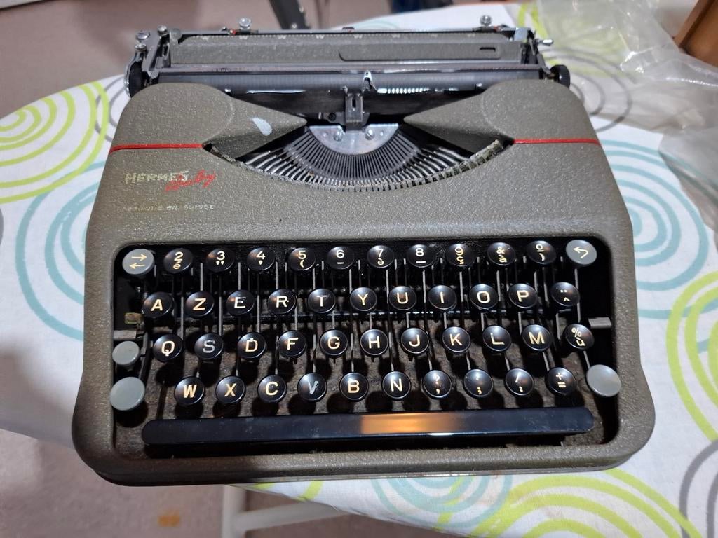 Typemachine Hermes baby Zwitsers verzamelobject., Divers, Machines à écrire, Enlèvement