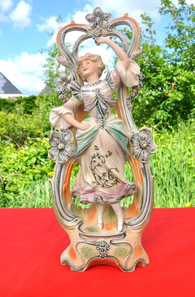 grande statue en biscuit dame sous la glycine, Enlèvement ou Envoi
