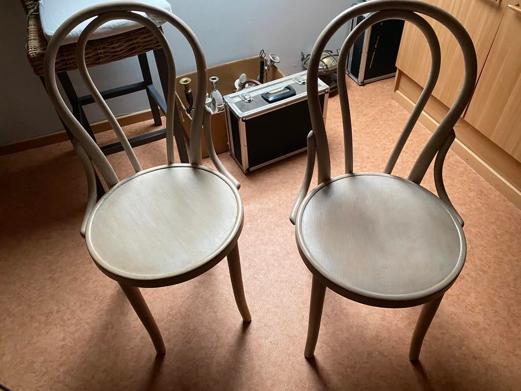 2 bistrostoelen hout perfecte staat, Antiek en Kunst, Ophalen