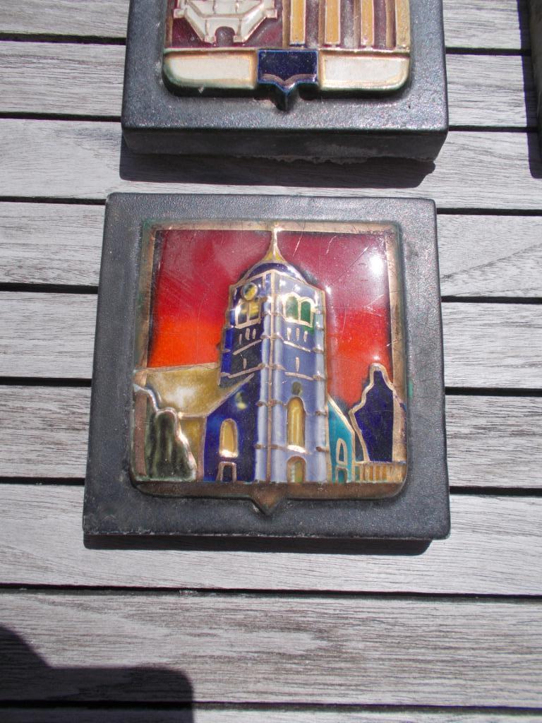Oude heraldiek keramische tegels 4 st arts and crafts Belgie, Ophalen of Verzenden, Gebruikt