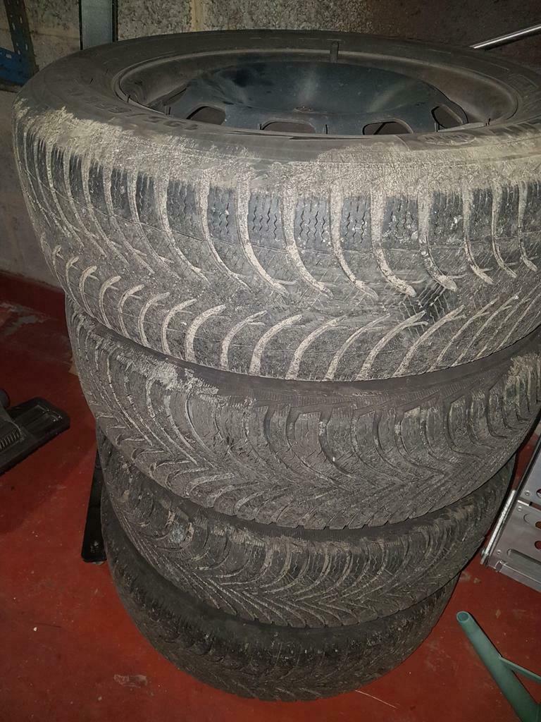 Jantes vw golf4 (origine!) hiver montes plus 1rechange, Autos : Pièces & Accessoires, Pneus & Jantes, Enlèvement, Pneus hiver