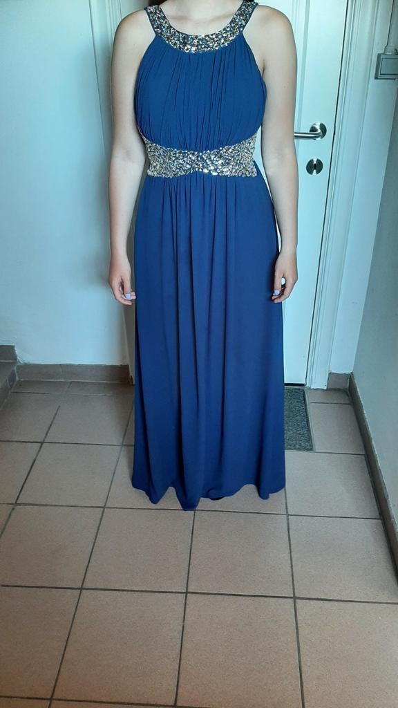 Belle robe de soirée à enfiler seulement 2 heures à partir d, Enlèvement ou Envoi, Comme neuf, Taille 38/40 (M), Robe de gala