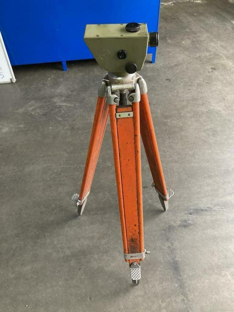 Leica niveaumeter waterpas instrument met statief, Ophalen