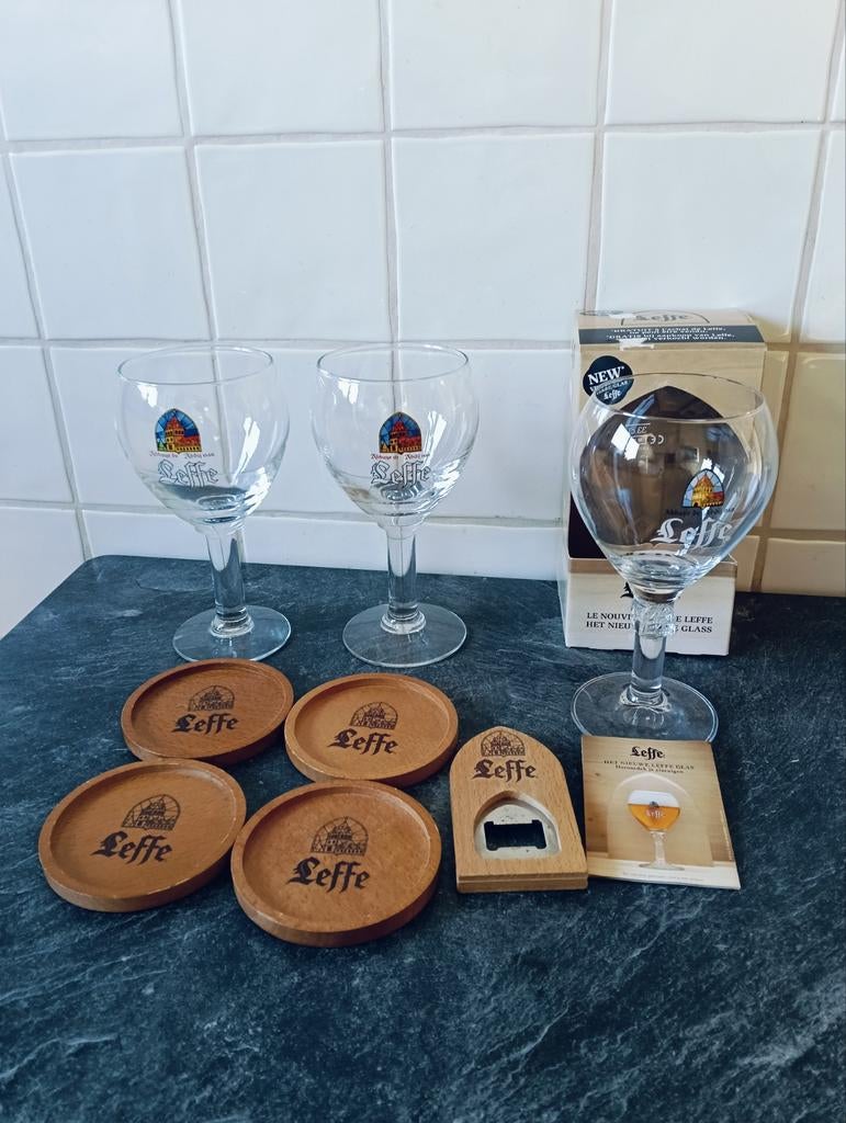 3 verres à bière Leffe avec sous-verres et ouvre-bouteille, Collections, Marques de bière, Enlèvement ou Envoi, Ouvre-bouteille