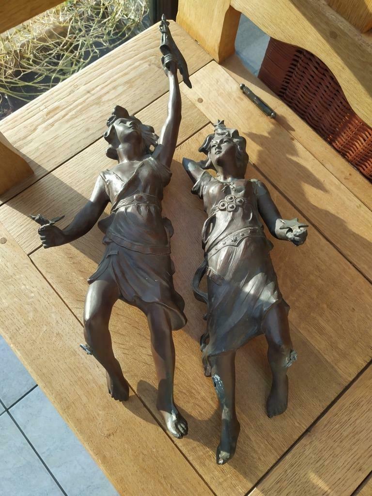 2 oude beeldjes man en vrouw (in reglement?), Antiek en Kunst, Ophalen