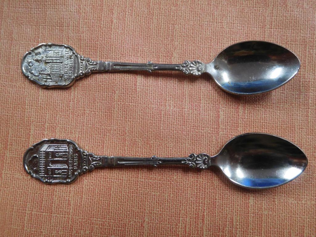 2 cuillères de collection, Collections, Porcelaine, Cristal & Couverts, Utilisé, Couverts, Métal, Argenté, Enlèvement ou Envoi