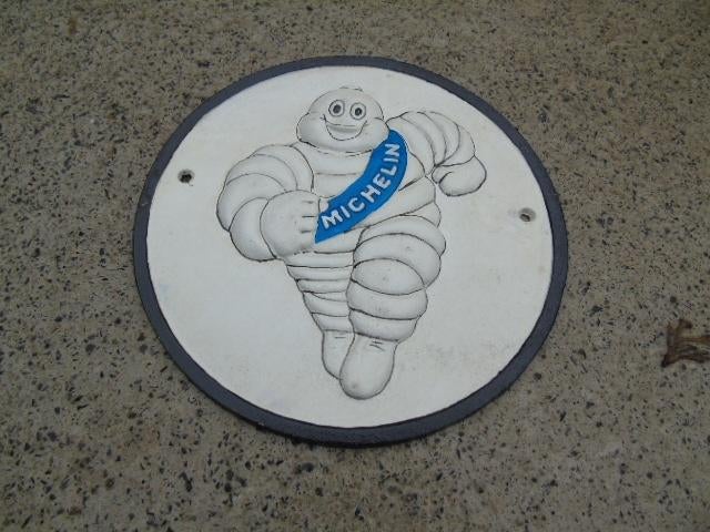 plaque publicitaire en fonte avec relief , MICHELIN ..., Collections, Enlèvement ou Envoi, Neuf, Panneau publicitaire