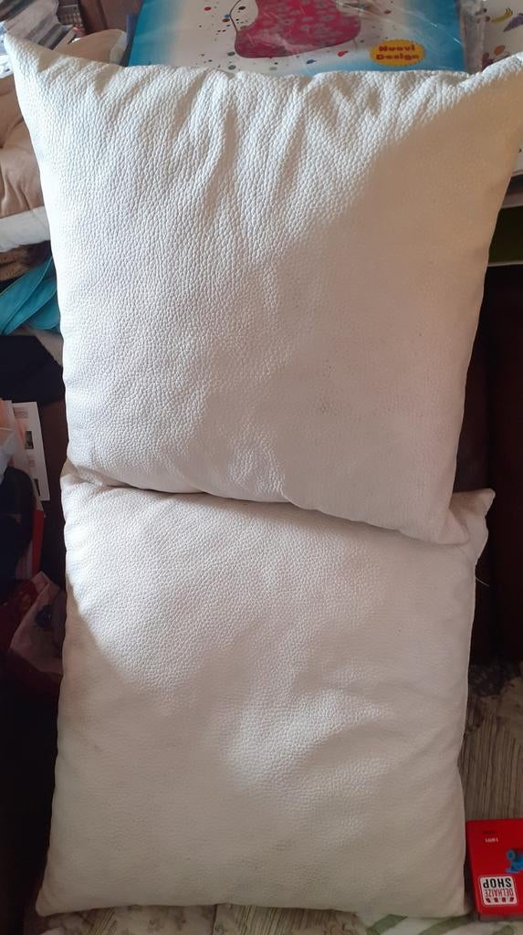 paire de grand coussin de salon crème  housse faux cuir, Enlèvement ou Envoi, Utilisé, Carré