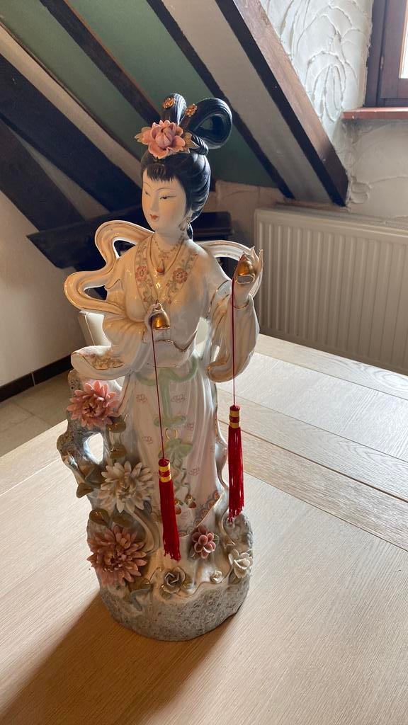 Dame in porselein Chinees., Ophalen