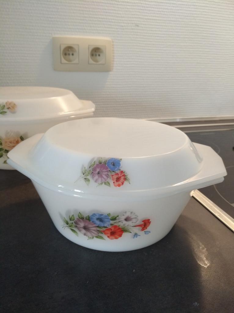 Cocotte Arcopal Vintage décor fleurs sauvages PARFAIT ÉTATI, Enlèvement ou Envoi