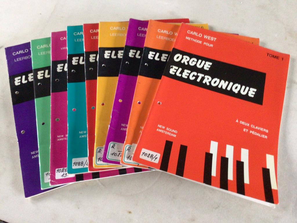 Méthode pour orgue électronique 9 volumes, Enlèvement, Comme neuf