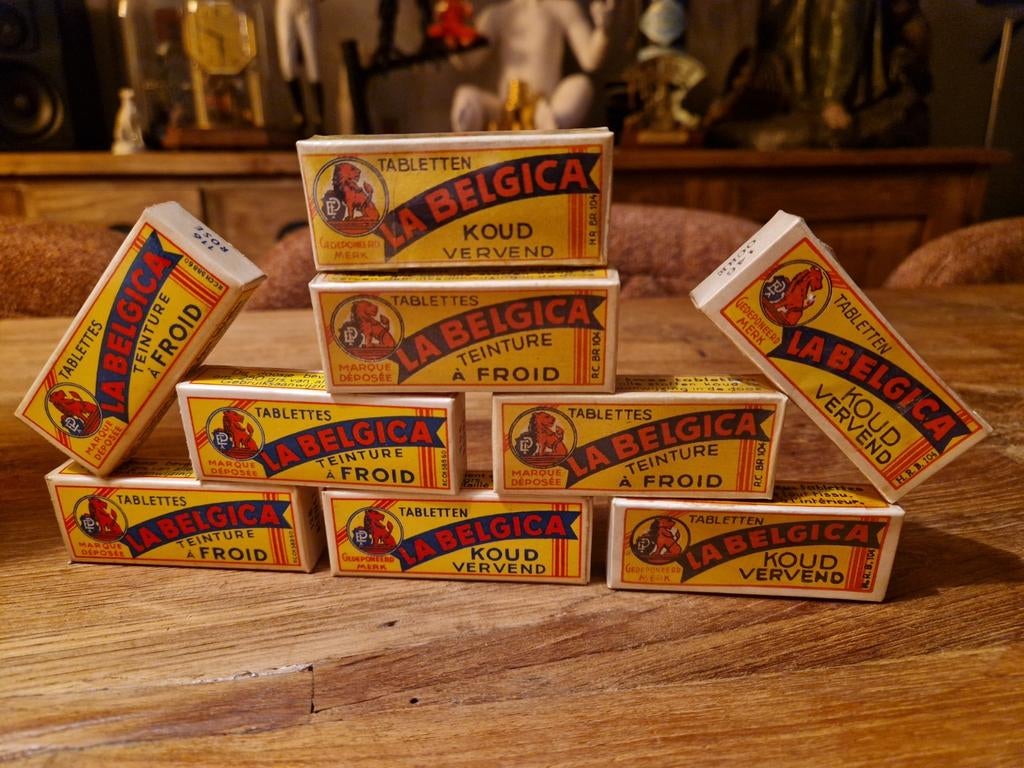 Oude Pakjes koudverf La Belgica, Ophalen of Verzenden, Verpakking
