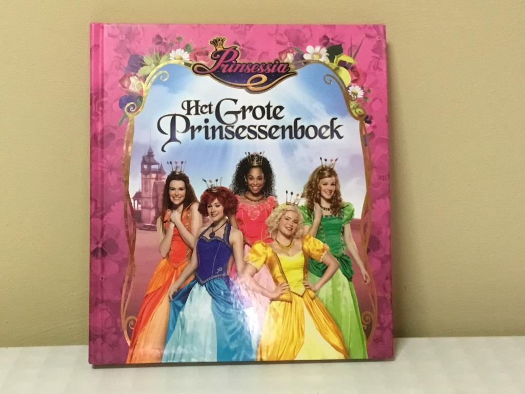 Het grote prinsessenboek / Prinsessia, Ophalen of Verzenden, Zo goed als nieuw, Studio 100, Sprookjes