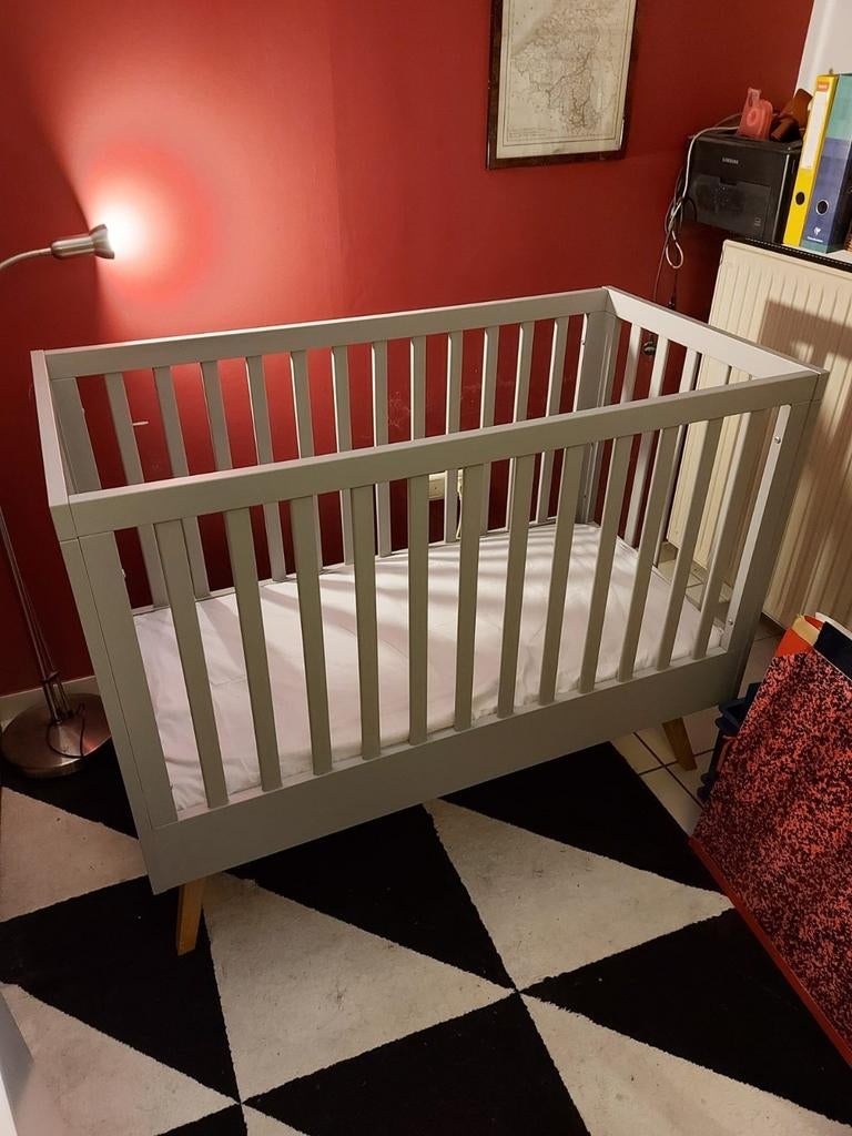 Vox grijs babybed + matras + accessoires, Ophalen, Gebruikt, Ledikant