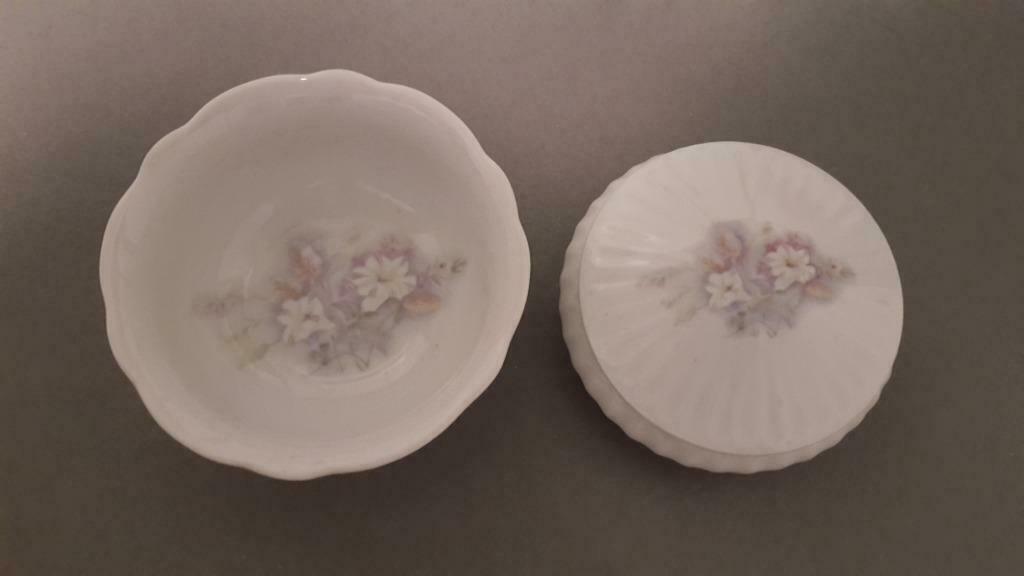 kommetje en bonbonnière in Limoges de France porselein, Antiek en Kunst, Antiek | Porselein, Ophalen of Verzenden