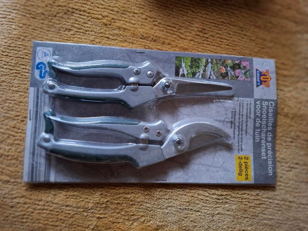 2 snoeischaren nieuw, Ophalen
