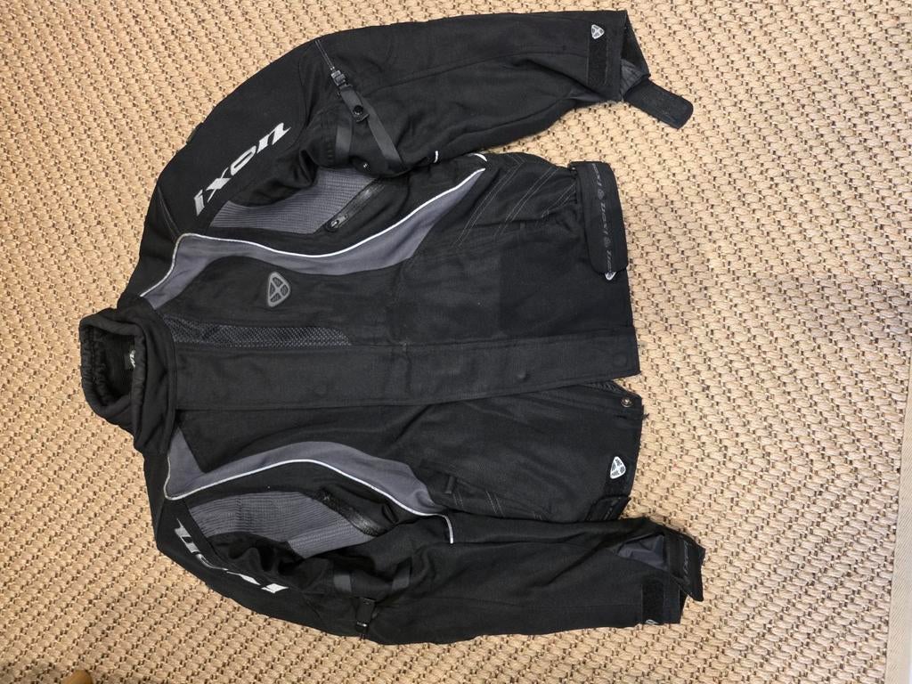 Veste de marque Ixon avec doublure amovible pour l'hiver., Enlèvement