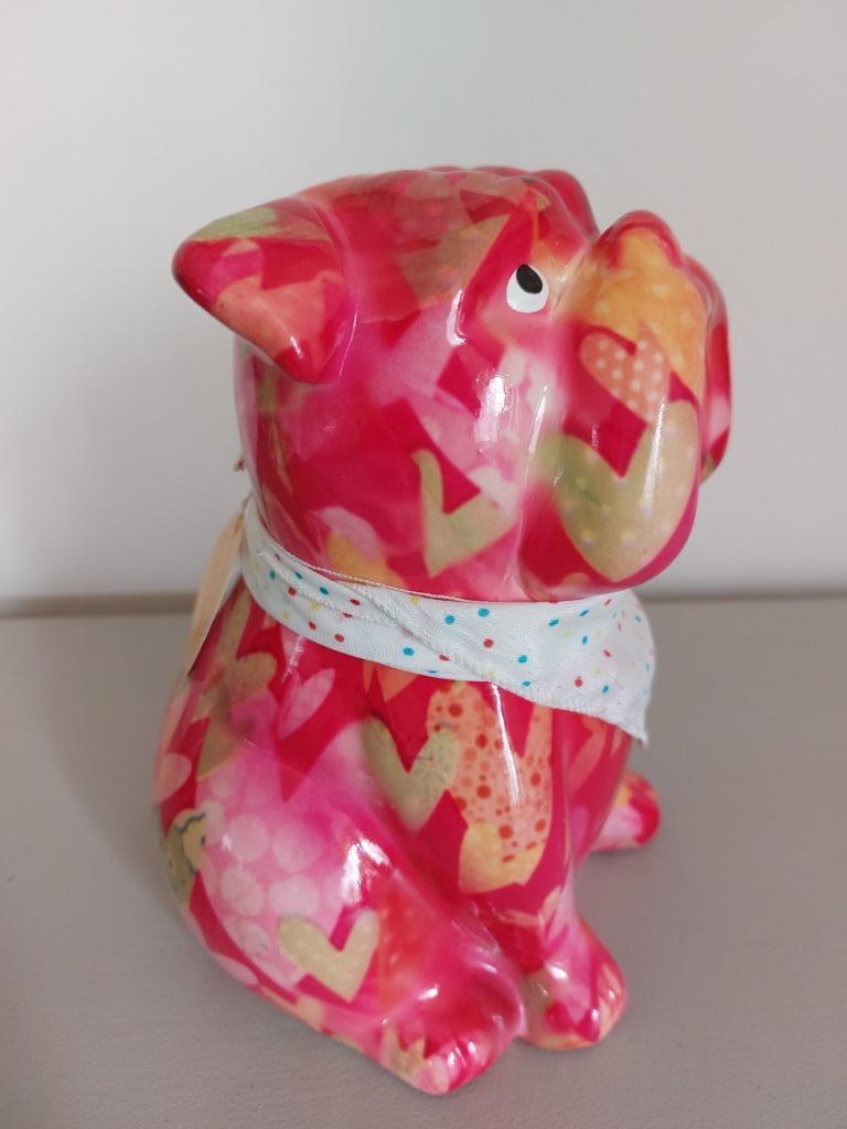 POMME PIDOU spaarpot BULL DOG met bandana en hartjes (nieuw), Verzamelen, Ophalen of Verzenden, Nieuw, Steen, Aardewerk of Keramiek