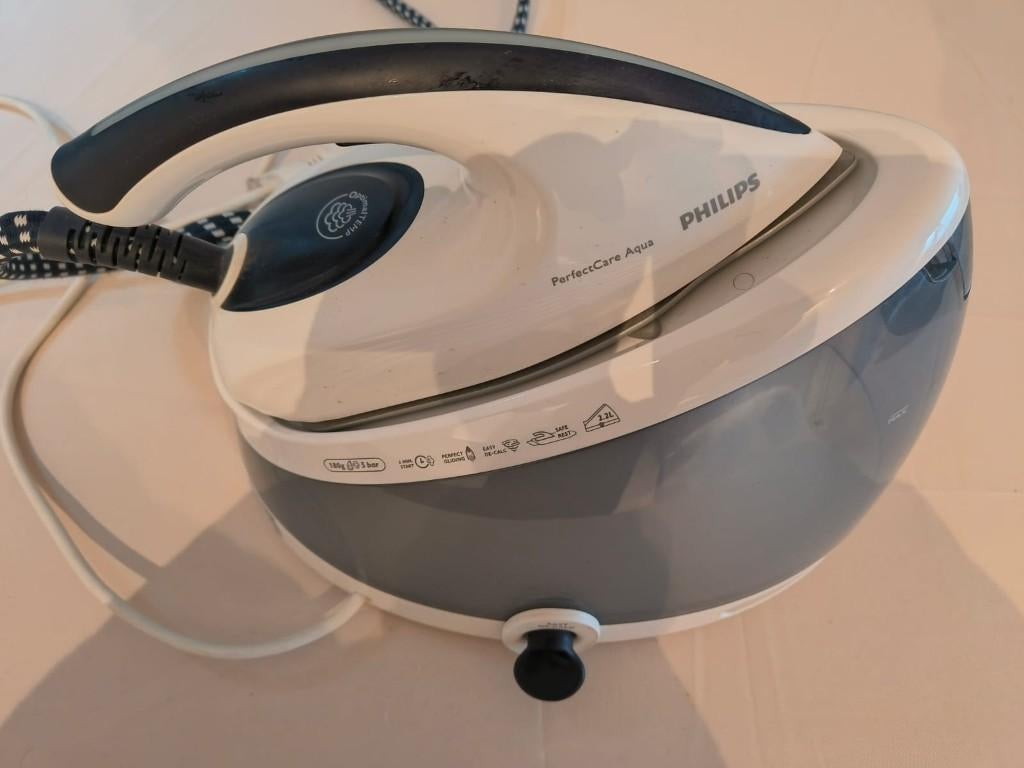 Philips stoomstrijkijzer, Elektronische apparatuur, Strijkijzers en Strijkplanken, Ophalen, Zo goed als nieuw, Strijkijzer met snoer