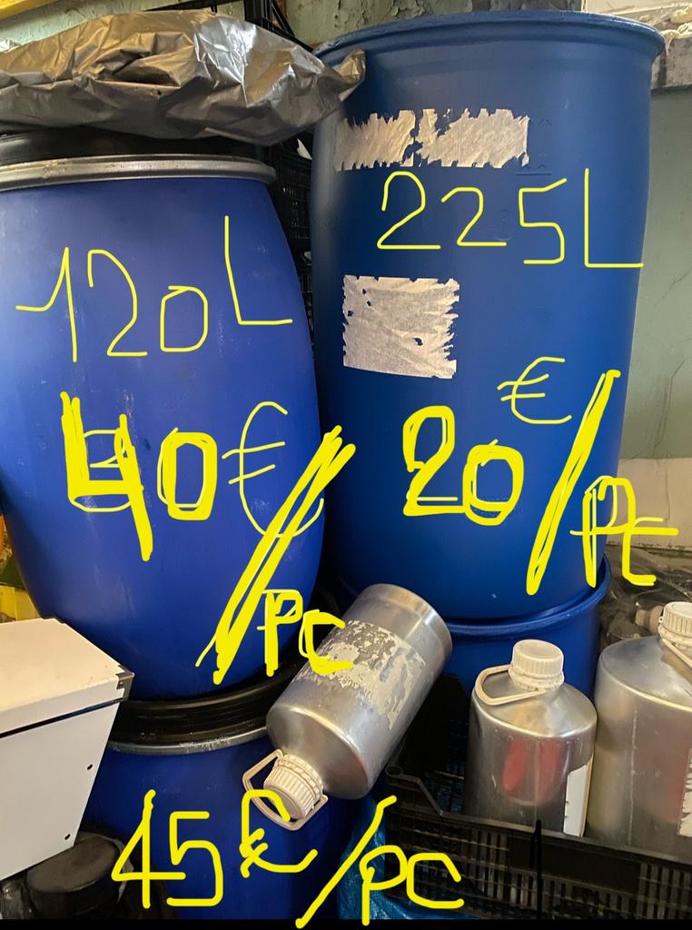 IJzeren vaten 225L x 4 =30€/st + 5L-10L jerrycan met tuit, Ophalen of Verzenden, Zo goed als nieuw, Metaal