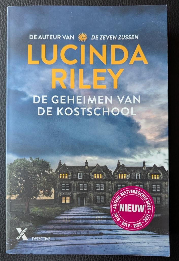 Lucinda Riley - De geheimen van de kostschool (goede staat), Boeken, Literatuur, Ophalen of Verzenden