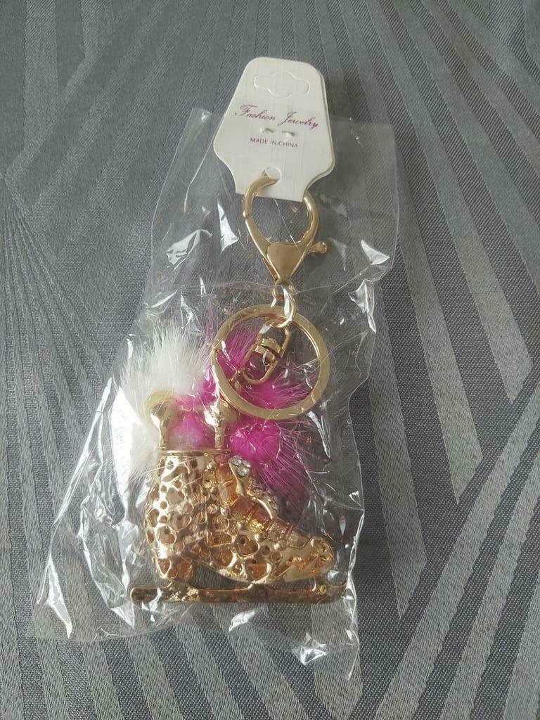 Nieuwe sleutelhanger in vorm van een schaatsschoen !, Ophalen of Verzenden, Nieuw, Sport