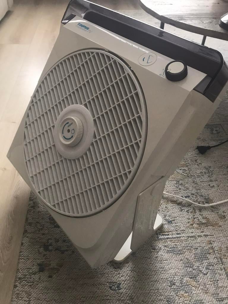 Ventilator op staander voor op vloer, kast of tafel, Ophalen of Verzenden, Zo goed als nieuw