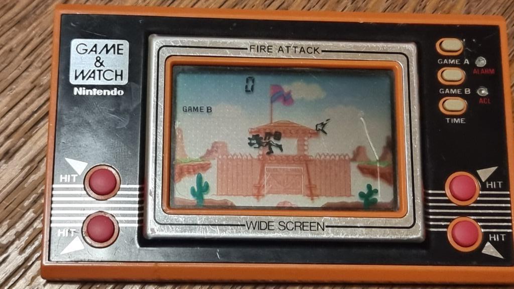 NINTENDO Vintage Game Watch FIRE ATTACK, Games en Spelcomputers, Gebruikt, 1 speler, Ophalen of Verzenden, Vanaf 3 jaar