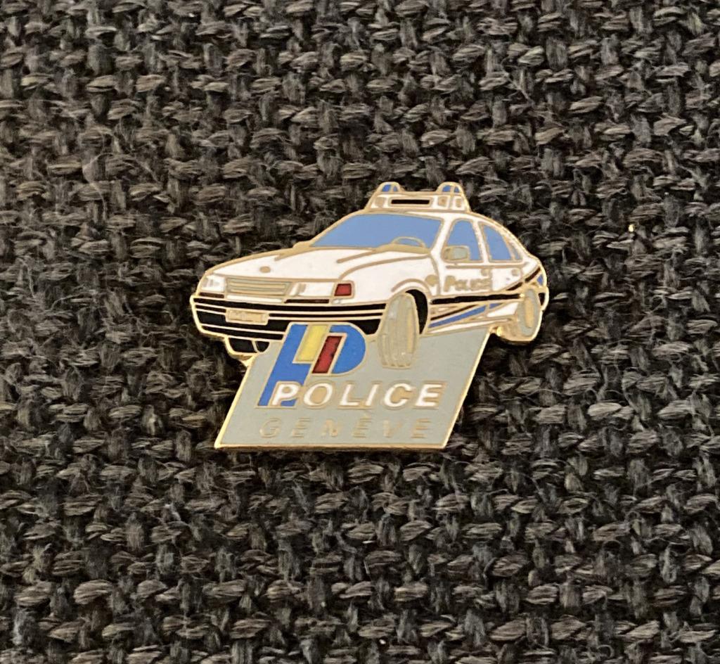 PIN - POLICE GENEVE - POLITIE, Collections, Broches, Pins & Badges, Envoi, Utilisé, Autres sujets/thèmes, Insigne ou Pin's