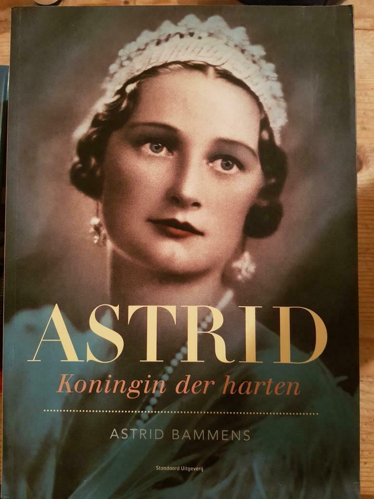 A. Bammens - Astrid Koningin der harten, Boeken, Ophalen of Verzenden, Zo goed als nieuw, A. Bammens