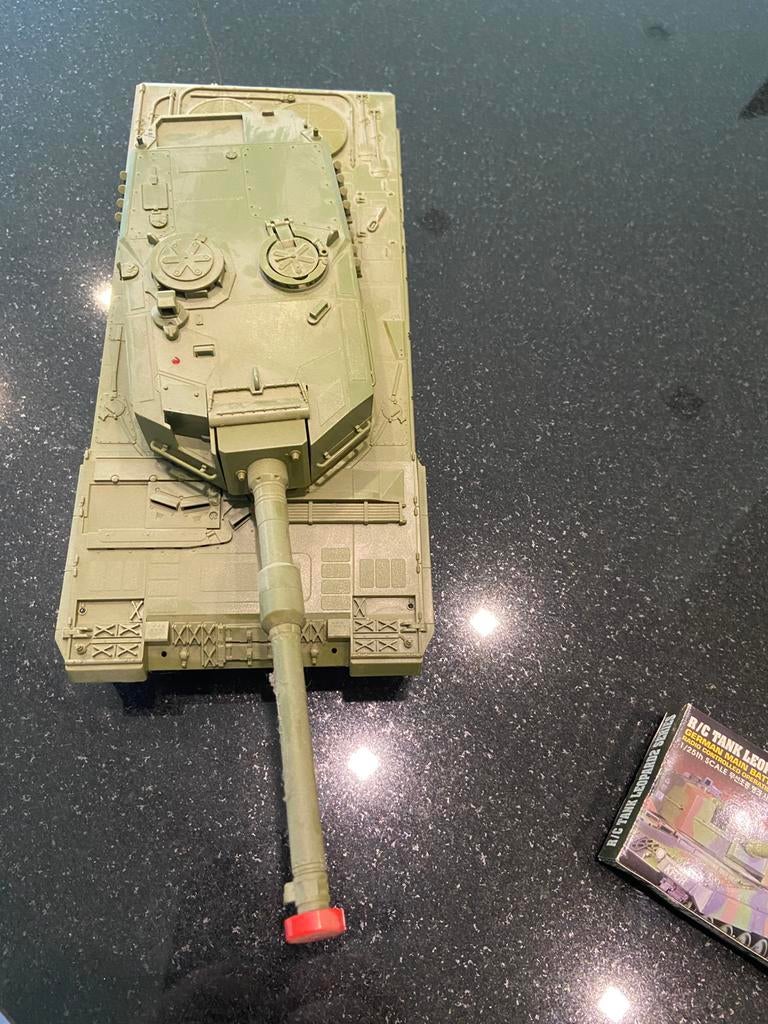 Mooie tank jaren 70 met batterijen, Ophalen