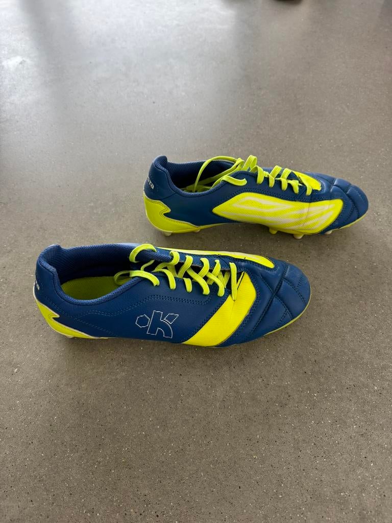 Voetbalschoenen maat 42 (slechts 3x gebruikt), Ophalen of Verzenden, Zo goed als nieuw, Schoenen