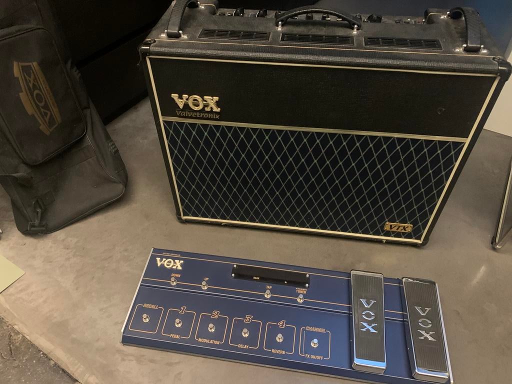 VOX Valvetronix AD120VTX + VC-12, Muziek en Instrumenten, Versterkers | Bas en Gitaar, Ophalen, Zo goed als nieuw, 100 watt of meer