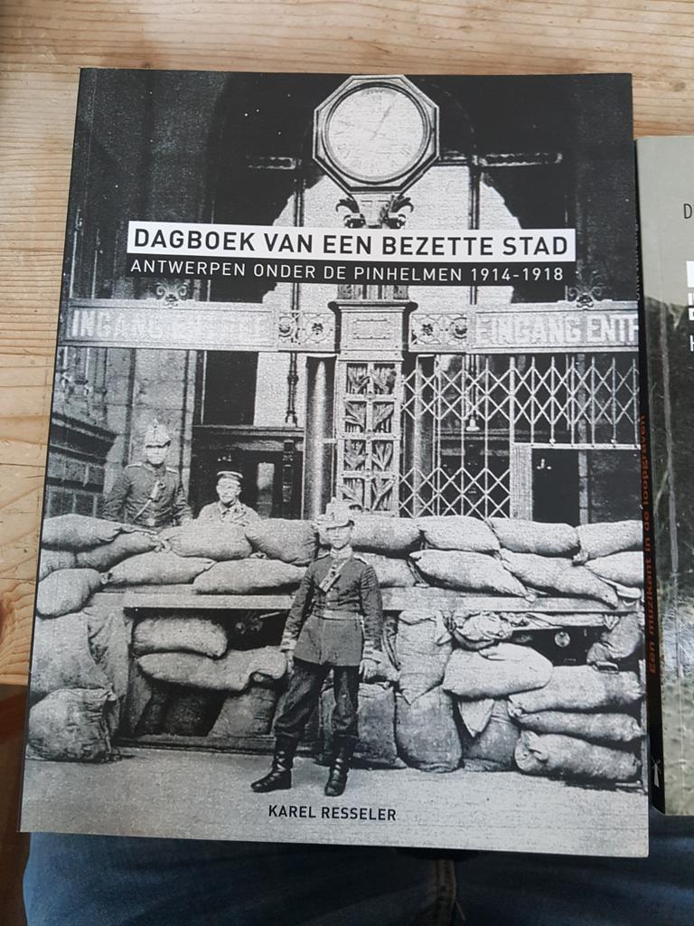 K. Resseler - Dagboek van een Bezette Stad, Ophalen of Verzenden, Zo goed als nieuw, K. Resseler