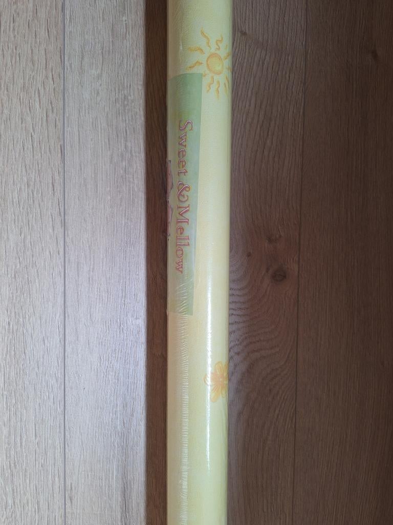 1 rol geel kinderbehangpapier van sweet en mellow, Maison & Meubles, Ameublement | Papier peint, Enlèvement ou Envoi, Jaune