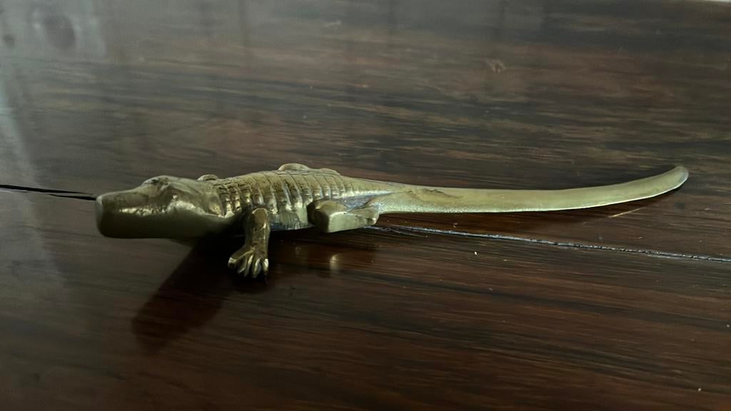 Crocodile stylisé (ouvre-lettre), Enlèvement ou Envoi