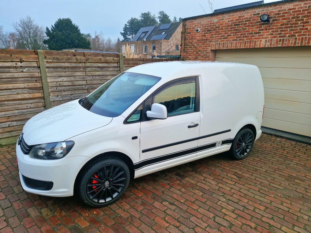 vw caddy 1.6tdi 99dkm 12/14 lichte vracht, Auto's, Bestelwagens en Lichte vracht, Voorwielaandrijving, Zwart, 4 cilinders, Volkswagen