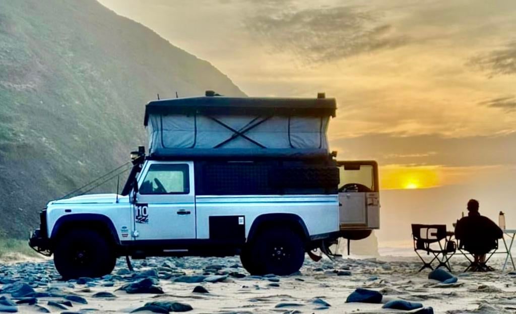 Land Rover Defender 4x4 camper autovakantie huur, Vakantie, Vakantie | Fly & Drive, Overige typen, Overige, Aan zee, Aan meer of rivier