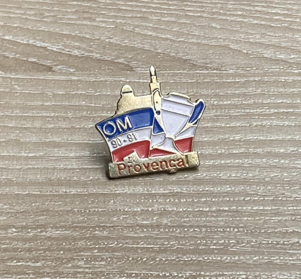 PIN - OLYMPIQUE MARSEILLE - VOETBAL - FOOTBALL, Verzenden, Gebruikt, Sport, Speldje of Pin
