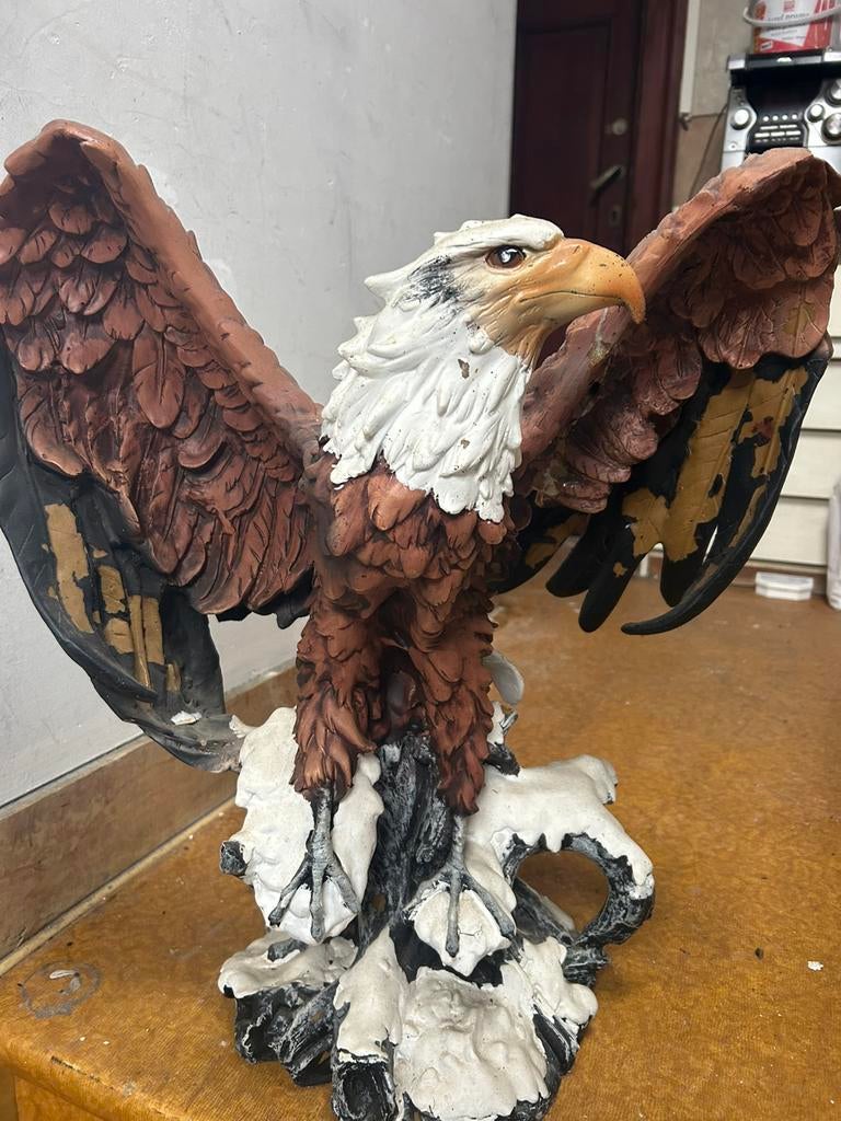 Statue aigle, Enlèvement, Comme neuf