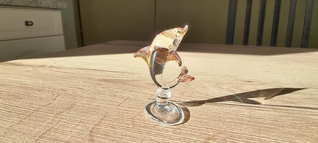 Beeldje dolfijn in glas, Ophalen of Verzenden, Zo goed als nieuw, Dier
