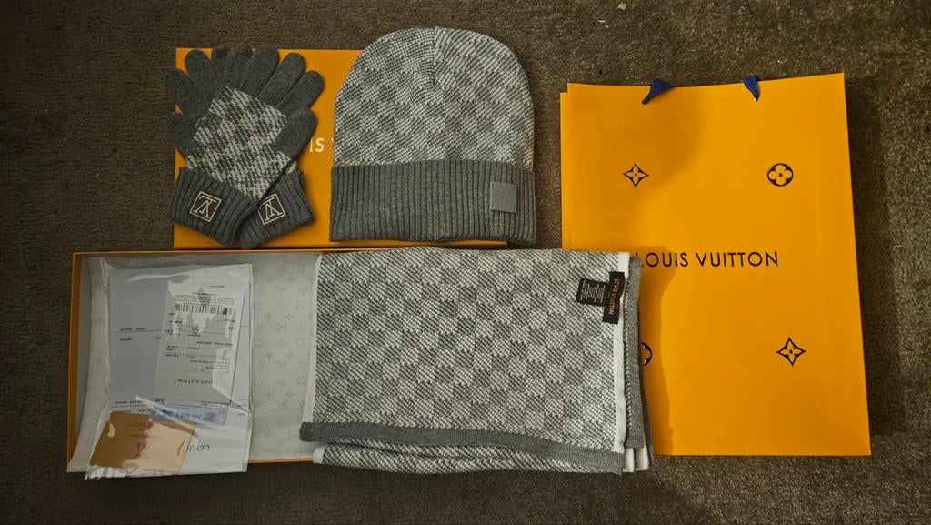 Gants echarpe et bonnet louis vitton, Vêtements | Hommes, Bonnets, Écharpes & Gants, Bonnet